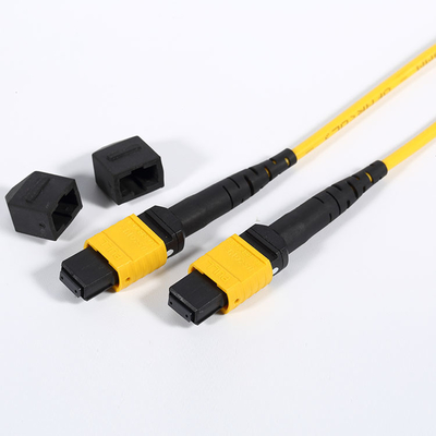 O remendo da fibra ótica de MPO MTP cabografa o revestimento de PVC 12 de perda de inserção 0.5dB/24 núcleos